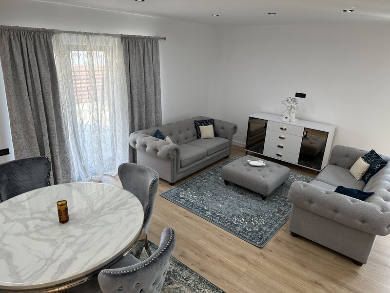 Tunari, Complex Paris Residence